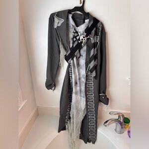 Men’s Medium Pirate Costume 5/25 ✨